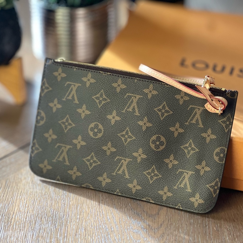 LV Neverfull Pouch